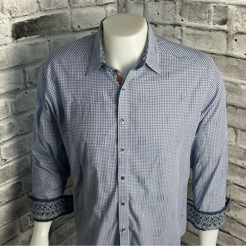 Robert Graham Graphic Print Flip Cuff Casual Shirt - Picture 2 of 9